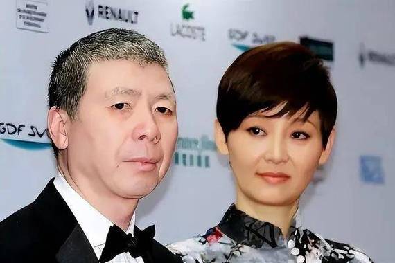 新澳正版资料大全免費和冯小刚养女高中毕业与冯小刚收养的女儿
