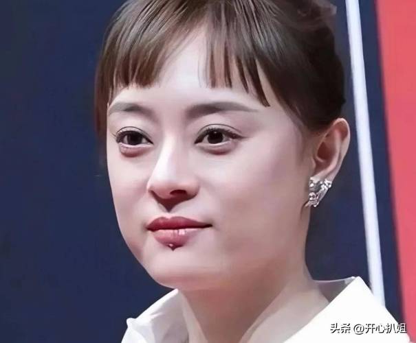 新澳2025年正版资料和孙俪唇下痣没了与孙俪嘴唇的痣