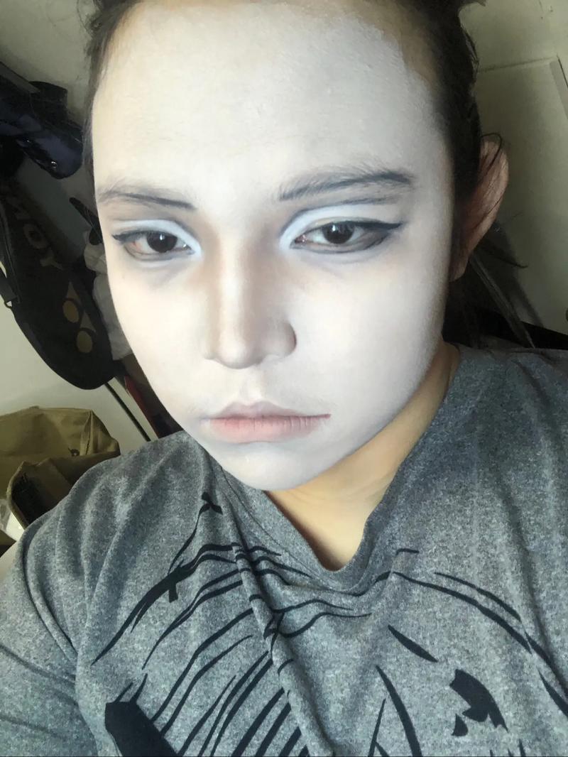 2025新澳门天天开奖记录图片及价格表和205斤小伙被风吹倒与男子被风吹走